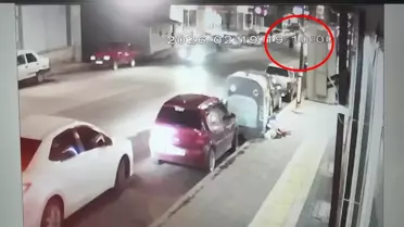 Teravih Namazına Giden İki Kadına Çarpan Araç Güvenlik Kamerasında Görüntülendi