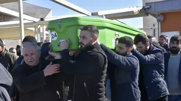 Sivas'ta Trafik Kazasında Hayatını Yitiren Kadınların Cenazeleri Uğurlandı