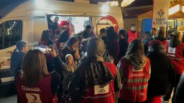 Edirne Kızılay’ı Ramazan’da Çocuklara Lokma ve Hediyeler Dağıttı