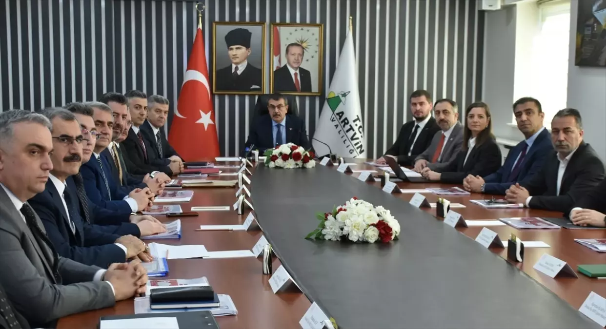 Yusuf Tekin, Artvin'de Eğitim ve Dil Kullanımı Üzerine Açıklamalarda Bulundu