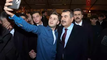 Erzurum'da Milli Eğitim Bakanı Tekin, Gençlerle Ramazan Çadırında Buluştu