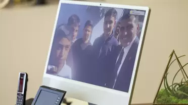 Özgür Özel, Adana’da Atatürk Büstünü Koruma Çabalarını Öğrencilerle Kutladı