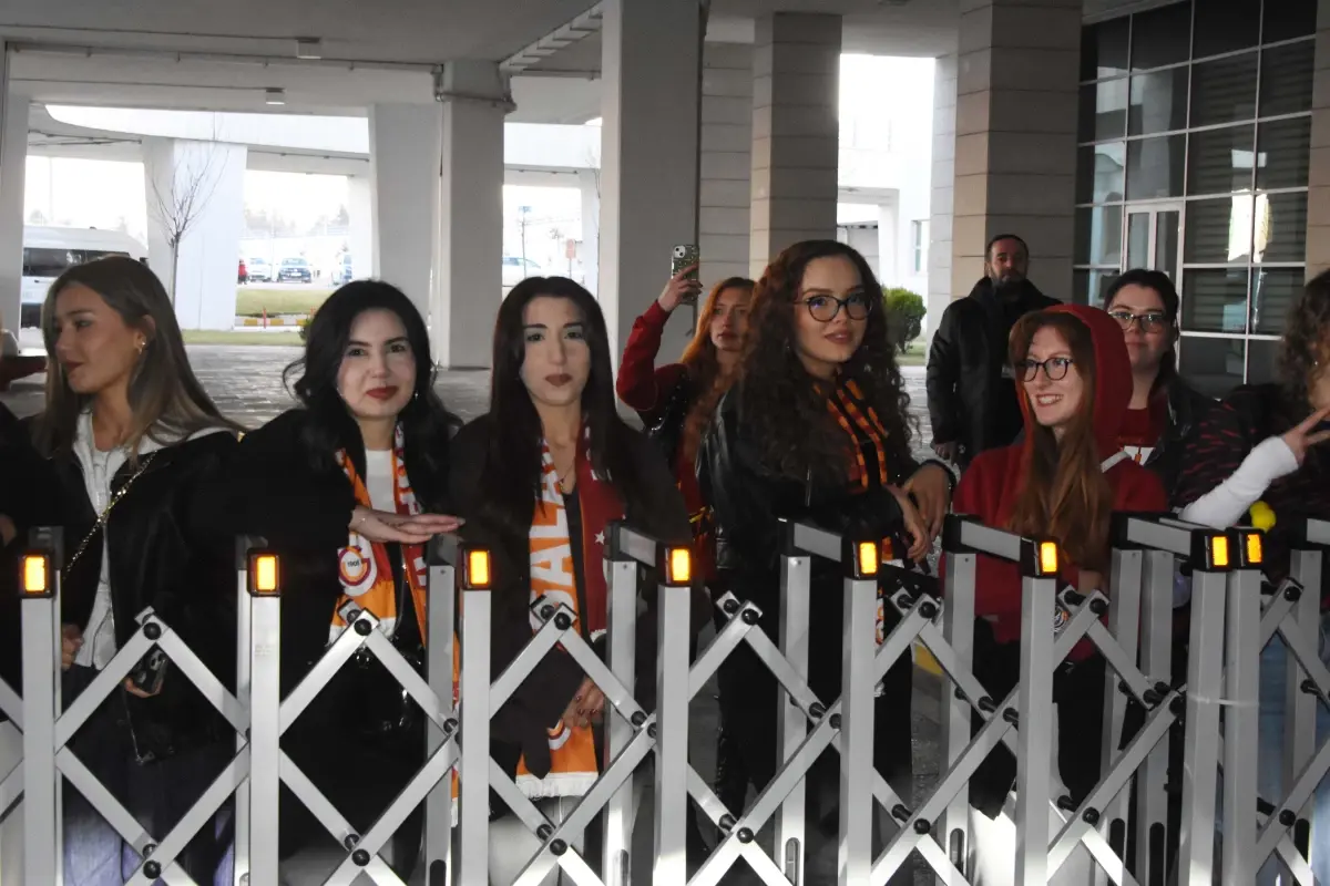 Galatasaray’ın Konya Yolculuğu: Konyaspor Maçına Coşkulu Hazırlık