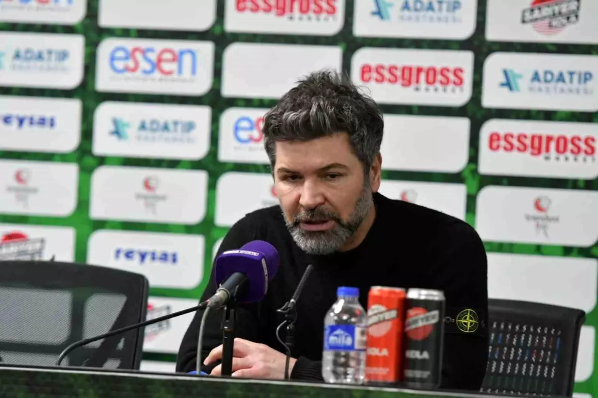 Sakaryaspor, Hakan Kutlu'yu Görevden Aldı: 52 Günde 5 Mağlubiyet