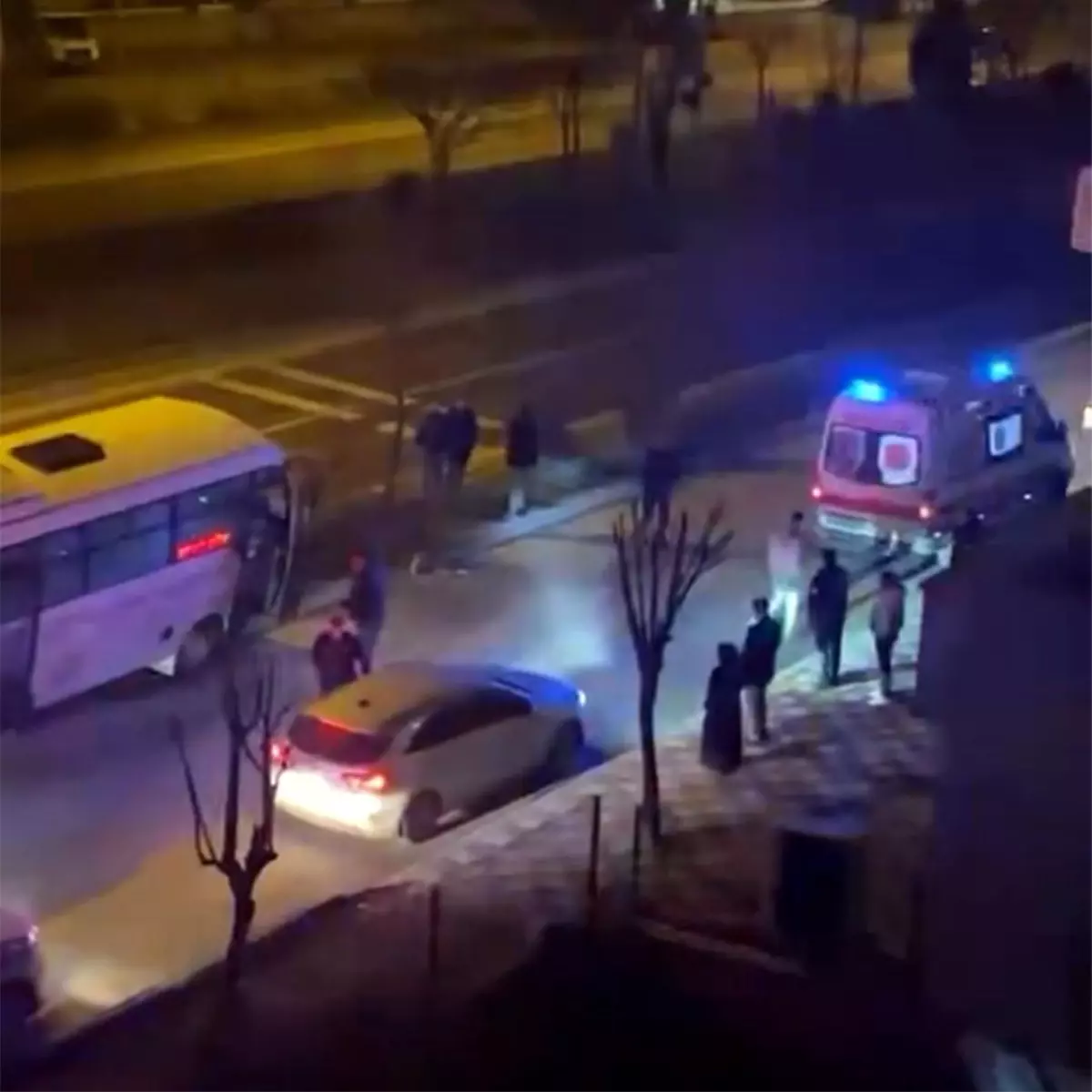 Bolu’da D-100 Karayolunda Halk Otobüsü Kontrolden Çıkarak Ağaca Çarptı