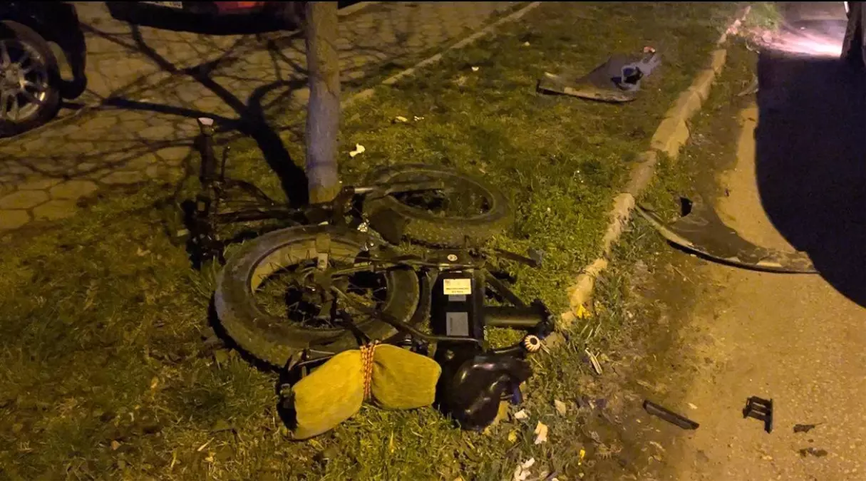 Eskişehir’de 17 Yaşındaki Ehliyetsiz Sürücü Bisiklete Çarptı, İki Çocuk Yaralandı