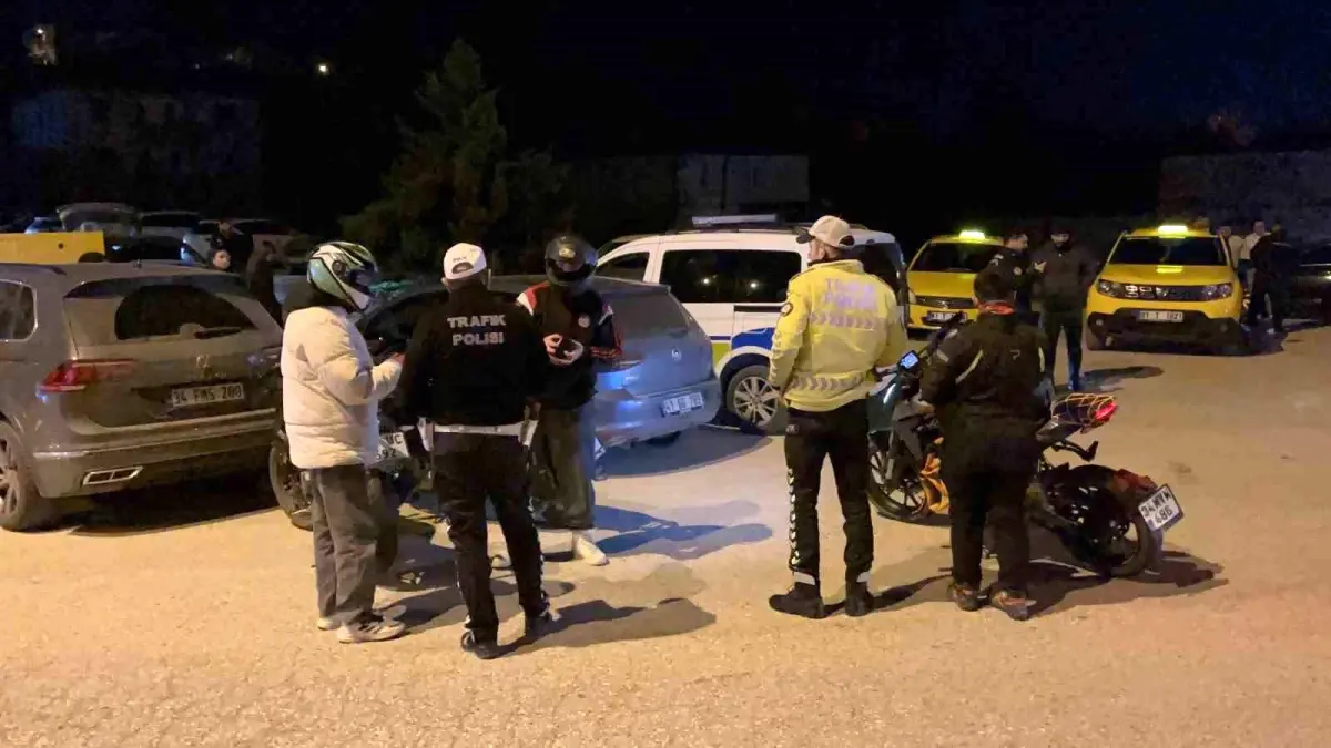 Düzce Konuralp’ta Geniş Huzur Operasyonu: Polis Denetimleri Şehrin Güvenliğini Artırdı