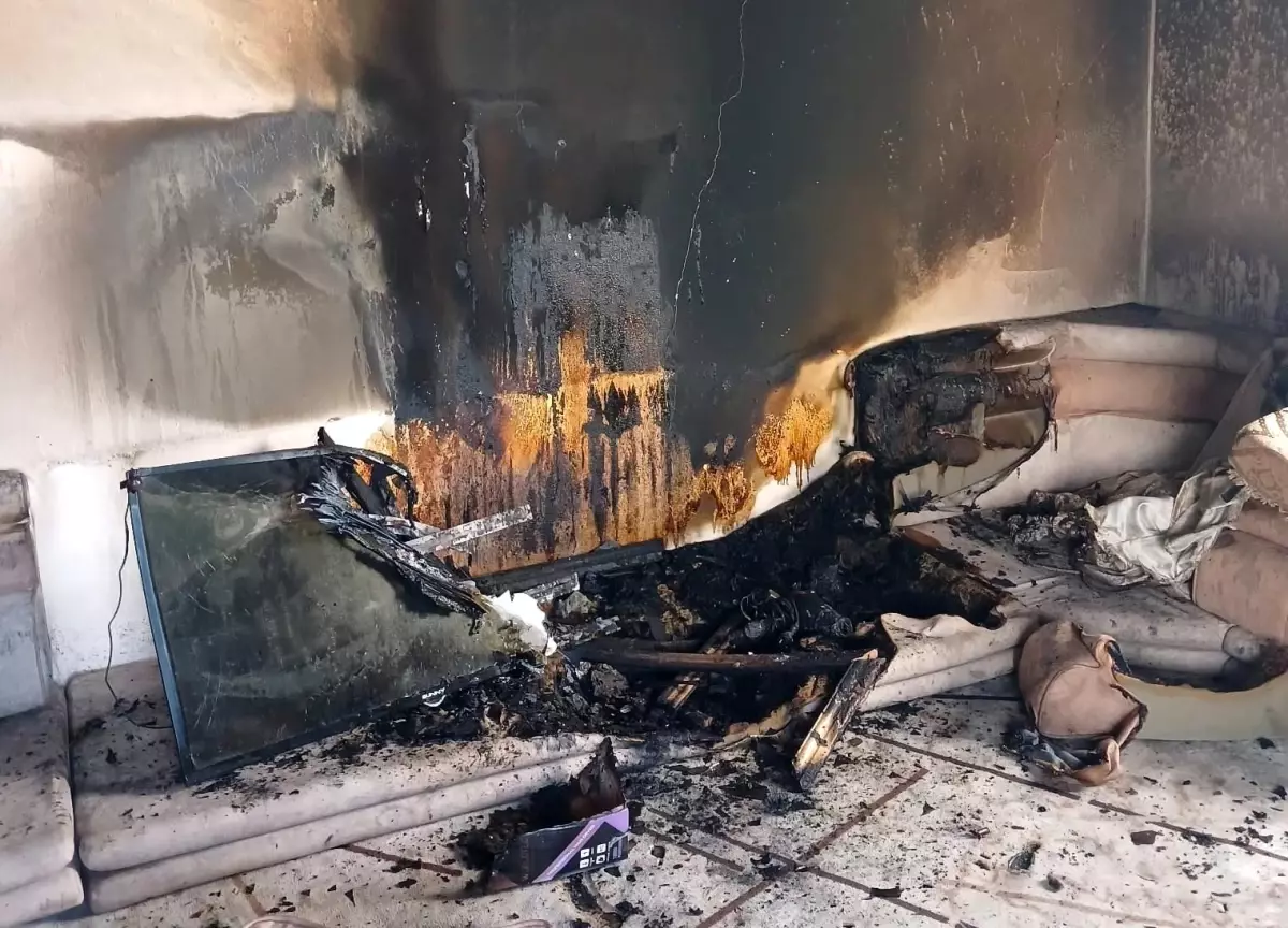 Durankaya'da Sobadan Çıkan Kıvılcım Ev Yangınına Yol Açtı