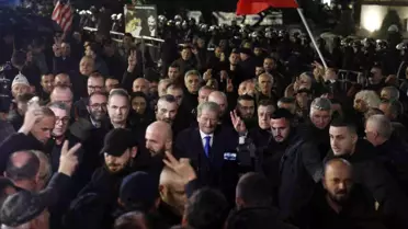 Arnavutluk'ta Başbakan Edi Rama'ya Yönelik Yolsuzluk Protestoları Şiddetleniyor