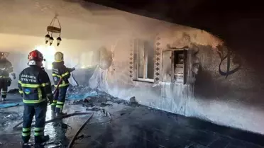 Akyazı'da Yeni Camide Çıkan Yangın Kontrol Altına Alındı