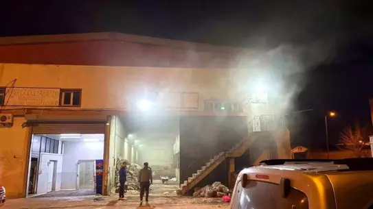 Kayseri Kocasinan'da Hayvansal Ürün Tesisinde Yangın Kontrol Altına Alındı