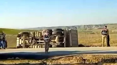 Kurtalan’da Hafriyat Kamyonu Devrildi, Sürücü Hastaneye Kaldırıldı