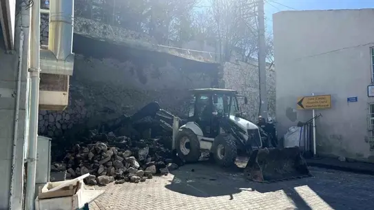 Niğde Kalesi istinat duvarı çöküşü sonrası görüntü