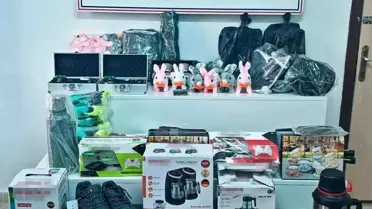 Erciş'te Jandarma Operasyonu: Kamyonette 128 Kaçak Eşya Ele Geçirildi