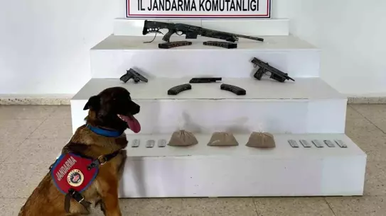 Van’ın Başkale İlçesinde Jandarma 3 Kilo Eroin ve Silahları Ele Geçirdi