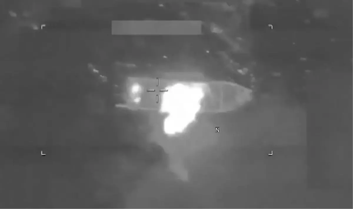 ABD Donanması Doğu Pasifik'te Uyuşturucu Kaçakçısı Tekneyi Vurdu, 3 Ölü