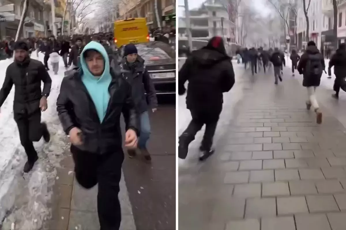 Balkondan para düşürülürken oluşan kalabalık