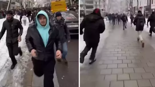 Avusturya sokaklarında para yağmuru