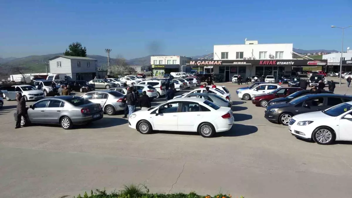 Samsun’da İkinci El Araç Pazarında Satıcı Yoğunluğu ve Alıcı Eksikliği