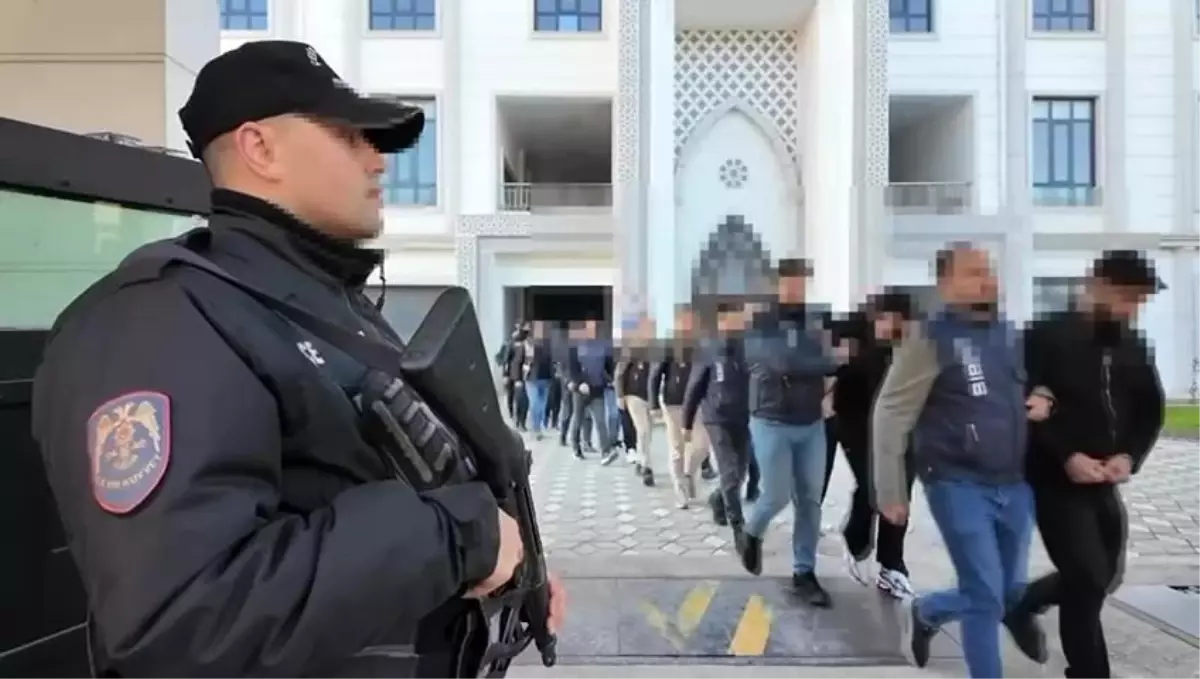 Kocaeli'de 21 Kişi Tutuklandı: 22 Milyon Liralık Dolandırıcılık Şebekesi Çökertildi