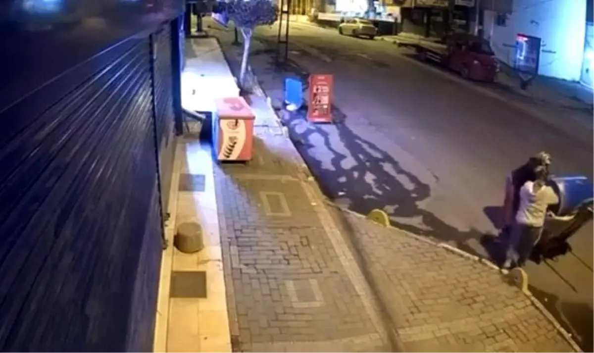 Avcılar’da Boş Varil Hırsızlığı Güvenlik Kameralarına Yansıdı