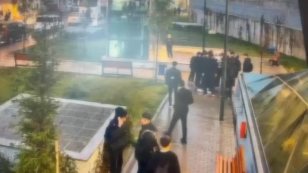 Bağcılar’da Kavga Anında Müdahale Eden Genç, 6 Yerinden Bıçaklandı