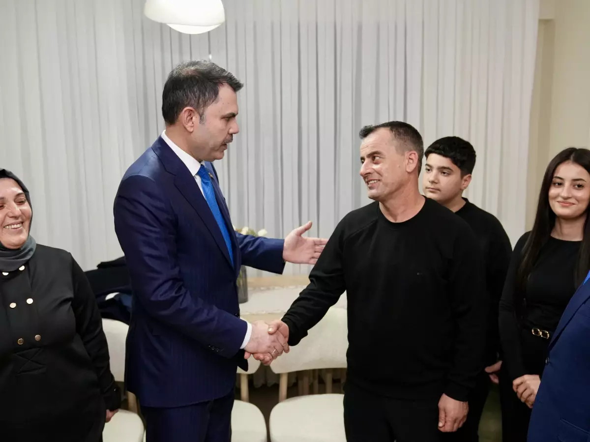 Murat Kurum, Nurdağı'nda Afet Konutlarını İnceledi ve Aileye Destek Mesajı Verdi