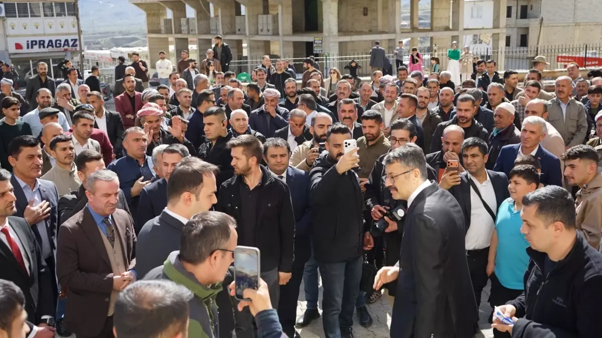 Ali Çelik, Hakkari'deki Görevinden Ayrıldı: Derecik ve Şemdinli'ye Veda Ziyareti