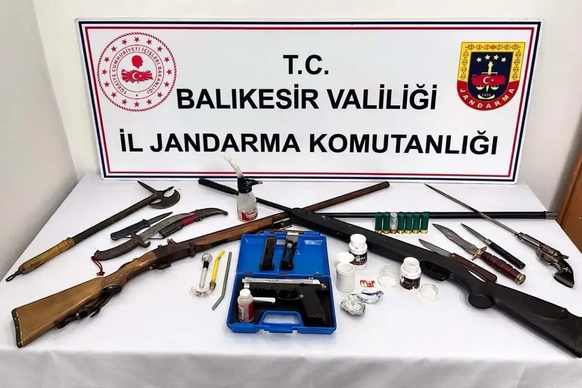 Balıkesir'de Jandarma Operasyonu: 17 Şüpheli Gözaltına Alındı