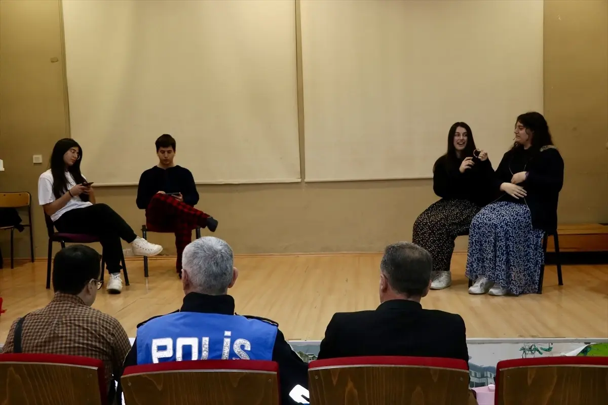 Boş Sandalye tiyatro oyunu afişi