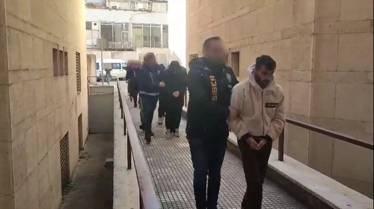 Bursa’da Yasa Dışı Bahis Çarkı Düşürüldü: 10 Şüpheli Gözaltında, 4’ü Tutuklandı