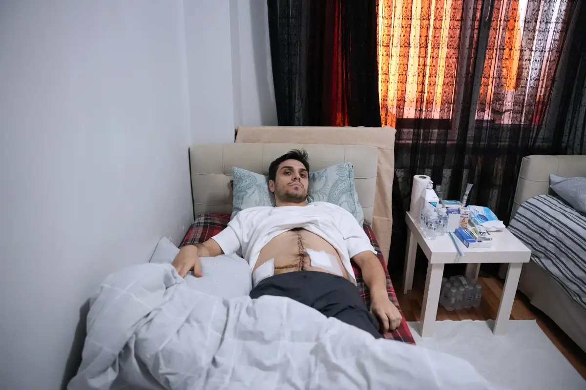 Bağcılar’da 27 Yaşındaki Gönüllü, Çocuk Kurtarma Girişiminde 6 Noktadan Bıçaklandı