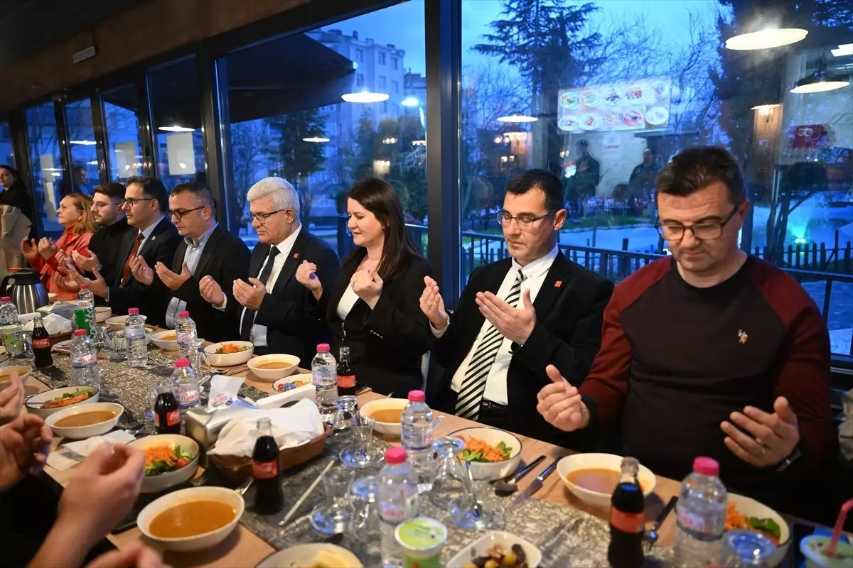 Edirne Belediyesi'nden Ramazan İftar Buluşması: Başkan Gencan ve Basın Mensupları Bir Arada