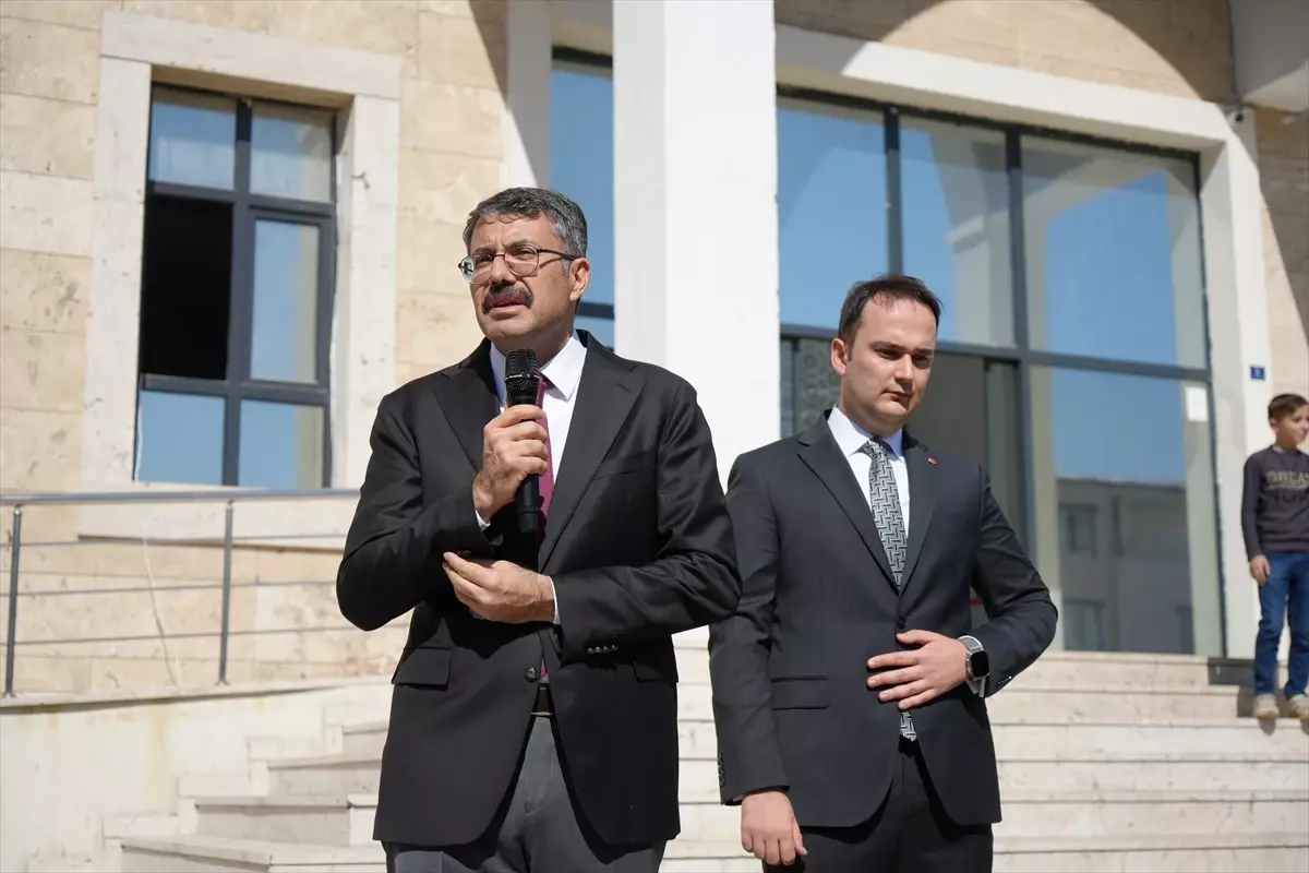 Ali Çelik, Derecik ve Şemdinli’de Veda Ziyaretlerini Tamamladı