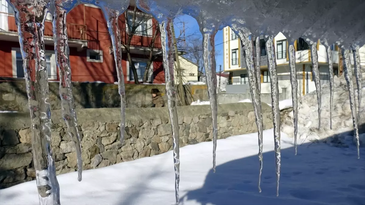 Kars ve Ardahan’da Sıfırın Altına Düşen Sıcaklıklar Şehirleri Buzla Sarıyor
