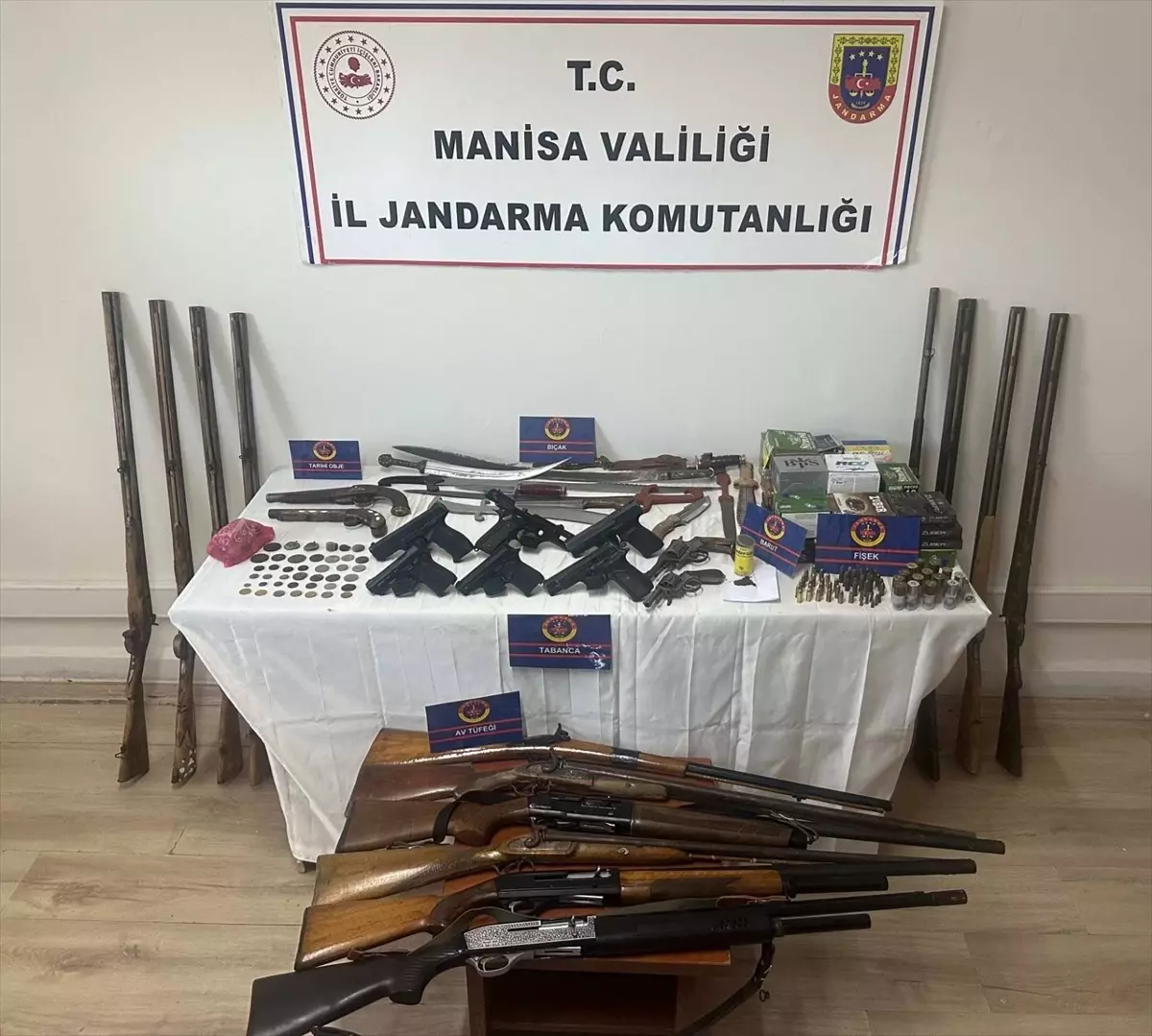 Yunusemre'de Büyük Silah ve Tarihi Eser Operasyonu