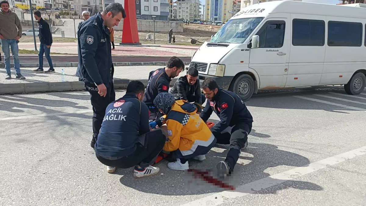 Karaman'da Minibüs Çarpması Sonucu Bir Yaya Ağır Yaralandı