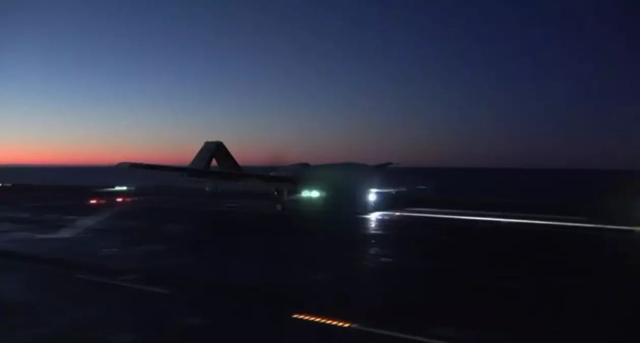 TCG Anadolu'nun TB‑3 SİHA uçuşu