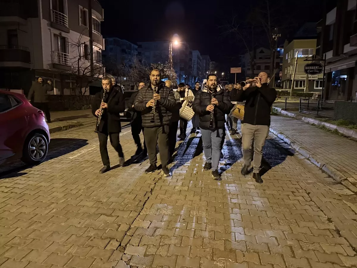 Süleymanpaşa’da Ramazan’ın Coşkusu: Sahur Bandosu Şehrin Sokaklarını Dolduruyor