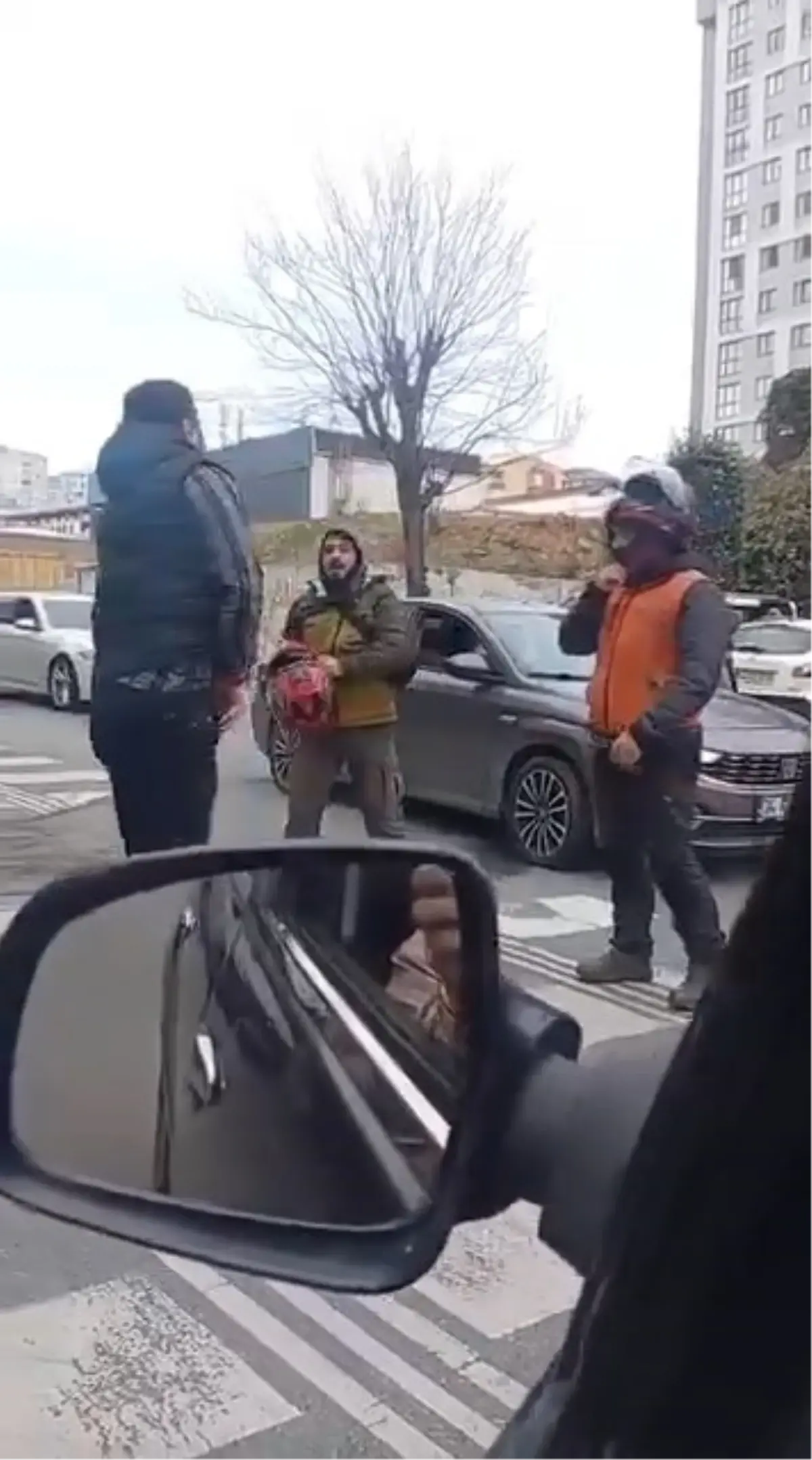 Ümraniye’de yol verme tartışması sırasında silah gösteren sürücü