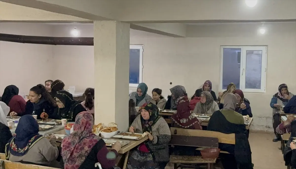 Yozgat’ın Topaç Köyü’nde 6 Yıllık Toplu İftar Geleneği Yeniden Canlandı