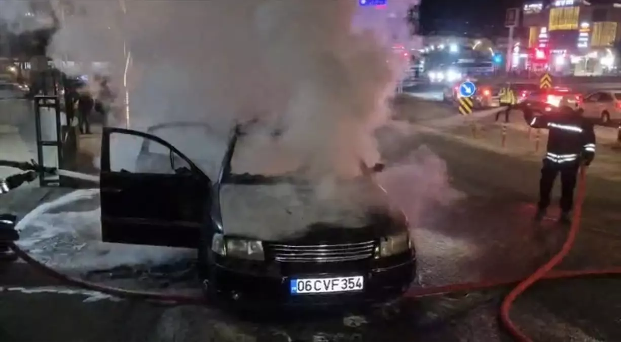 Yozgat'ta Seyir Halindeki Araç Aniden Alev Aldı, İtfaiye Hızlı Müdahale Etti