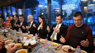 İftar buluşmasında konuşma yapan Başkan Gencan