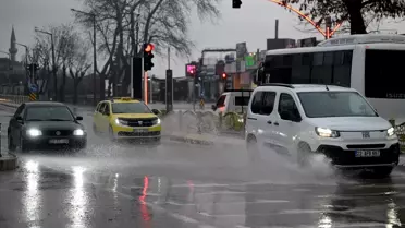 Edirne ve Kırklareli'nde Şiddetli Sağanaklar Sel Tehlikesi Yaratıyor
