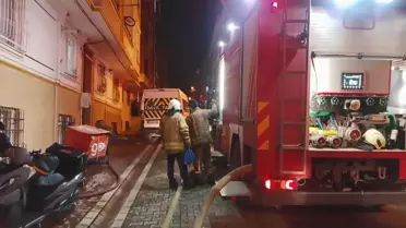 Esenyurt’ta 5 Katlı Binanın Çatısında Yangın Kısa Sürede Söndürüldü