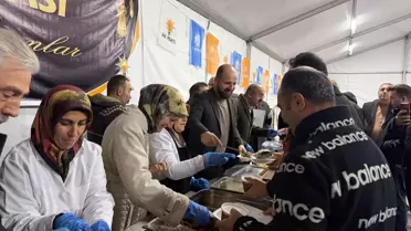 İftar çadırındaki katılımcılar