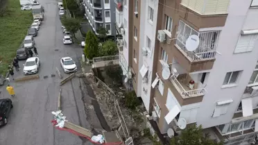 Çöken duvarın detaylı fotoğrafı