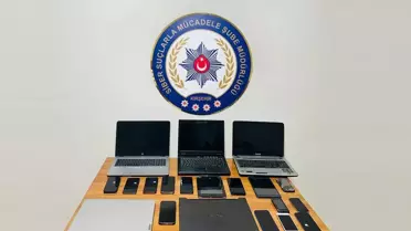 Operasyon sırasında ele geçirilen para ve belgeler