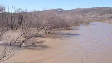 Şarkışla’da Kızılırmak Taşkını: Yol Kapandı, Kurtarma Ekipleri Seferber Oldu