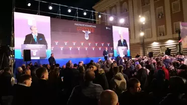 Tiran’da protesto kalabalığı